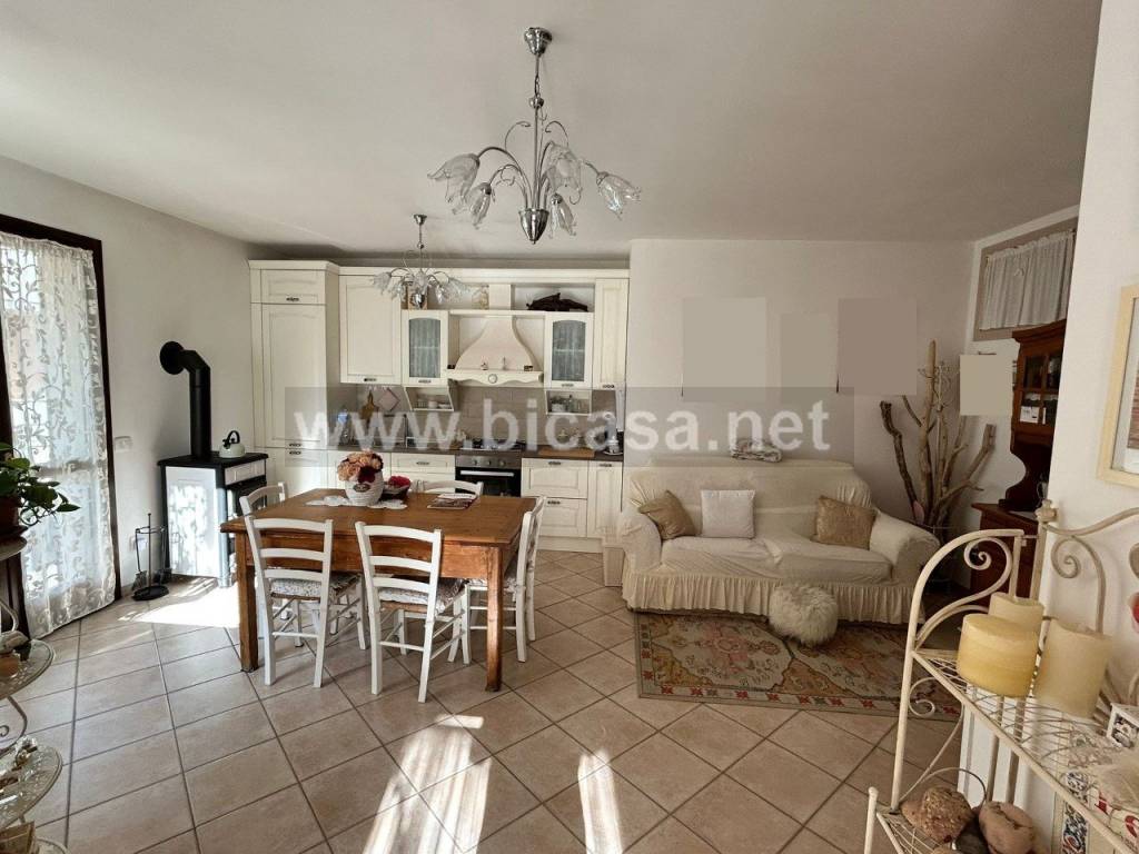 appartamento in vendita a Mombaroccio