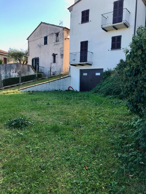 casa indipendente in vendita a Mombaroccio