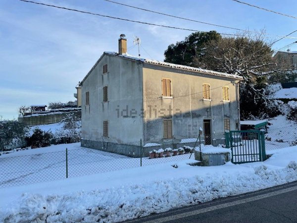 casa indipendente in vendita a Mombaroccio in zona Villagrande