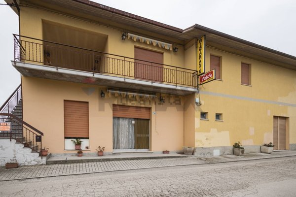 casa indipendente in vendita a Mombaroccio