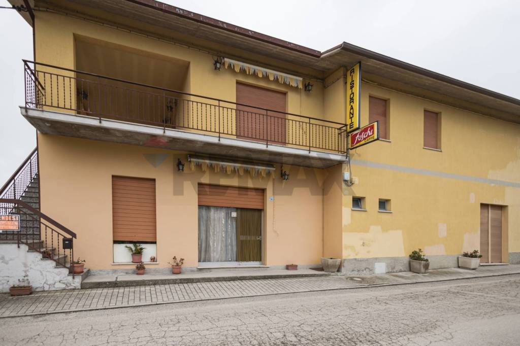 casa indipendente in vendita a Mombaroccio