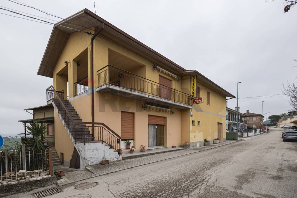 casa indipendente in vendita a Mombaroccio