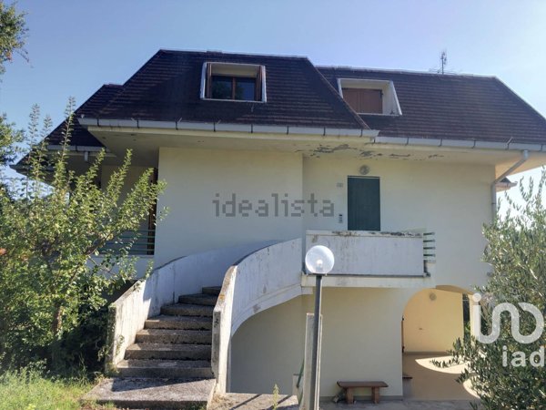 casa indipendente in vendita a Mombaroccio