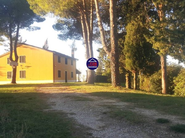 casa indipendente in vendita a Mombaroccio