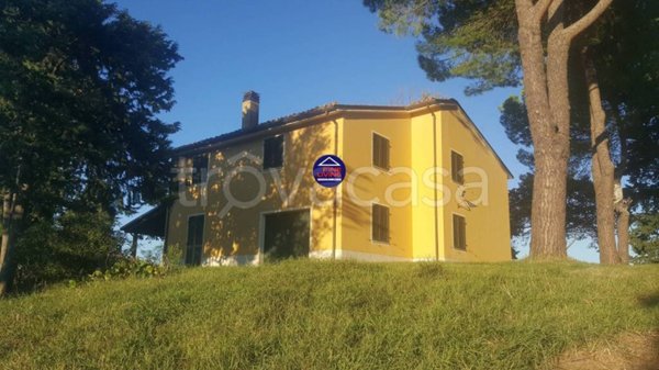 casa indipendente in vendita a Mombaroccio