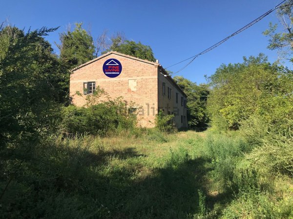 casa indipendente in vendita a Mombaroccio