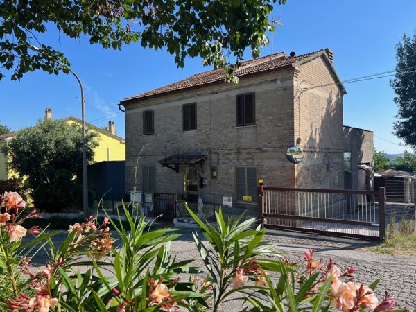 casa indipendente in vendita a Mombaroccio in zona Montegiano