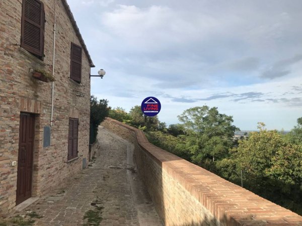 casa indipendente in vendita a Mombaroccio