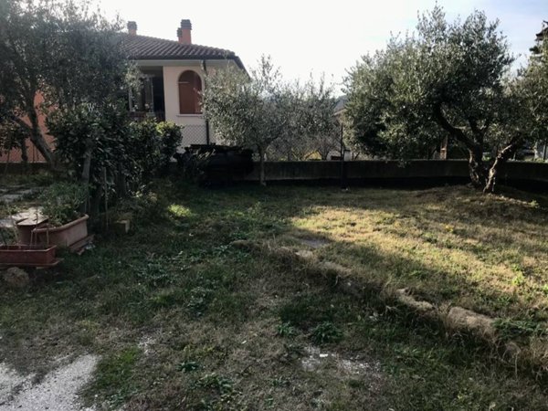 casa indipendente in vendita a Mombaroccio