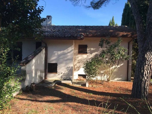 casa indipendente in vendita a Mombaroccio