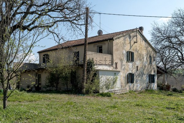 casa indipendente in vendita a Mombaroccio
