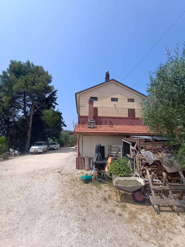 casa indipendente in vendita a Mombaroccio in zona Villagrande