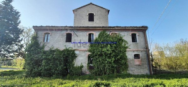 casale in vendita a Mombaroccio