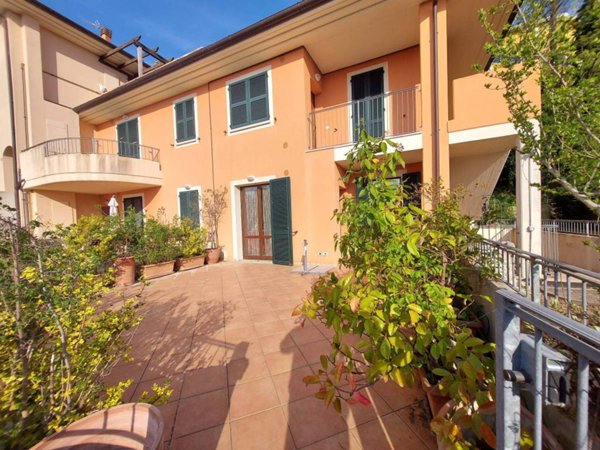 casa indipendente in vendita a Mombaroccio