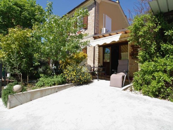 casa indipendente in vendita a Mombaroccio in zona Montegiano