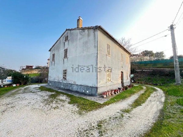 casa indipendente in vendita a Mombaroccio in zona Villagrande
