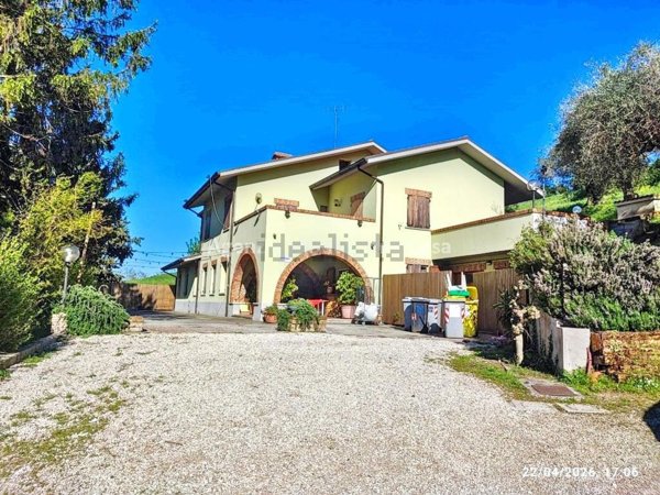 casa indipendente in vendita a Mombaroccio