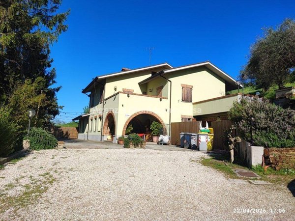 casa indipendente in vendita a Mombaroccio in zona Villagrande