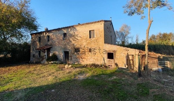 casa indipendente in vendita a Mombaroccio