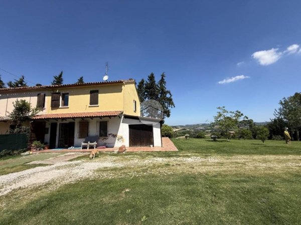 casa indipendente in vendita a Mombaroccio in zona Montegiano