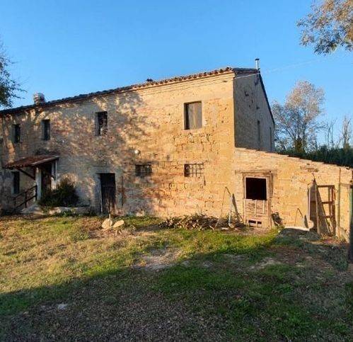 casa indipendente in vendita a Mombaroccio in zona Montegiano