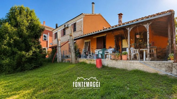 casa indipendente in vendita a Mombaroccio