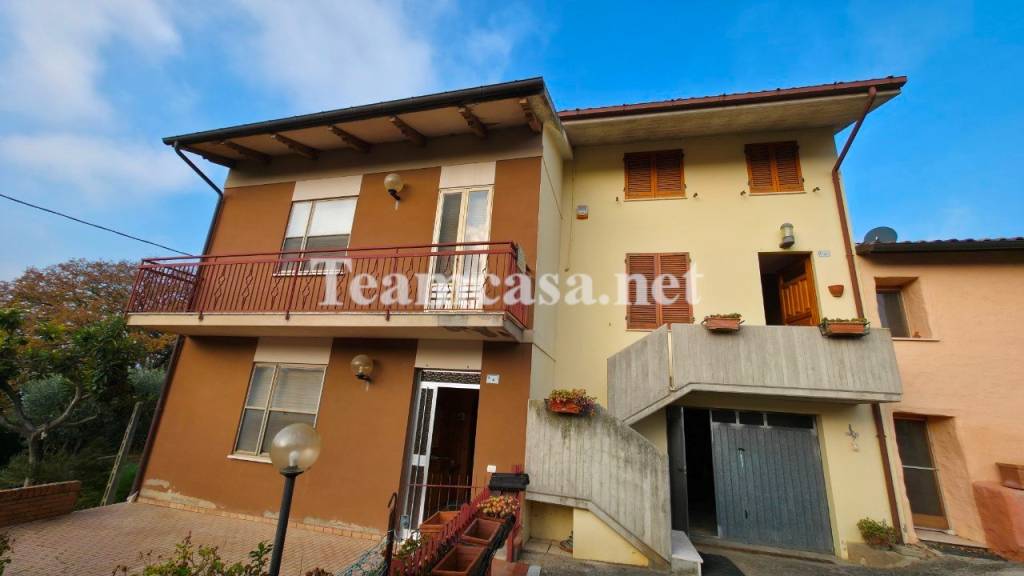 casa indipendente in vendita a Mombaroccio