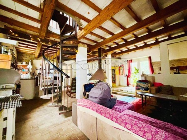casa indipendente in vendita a Mombaroccio