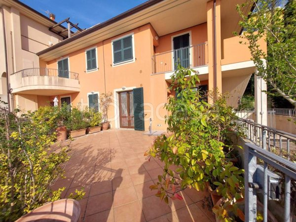 casa indipendente in vendita a Mombaroccio