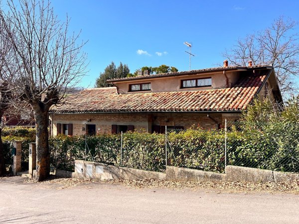 casa indipendente in vendita a Mombaroccio