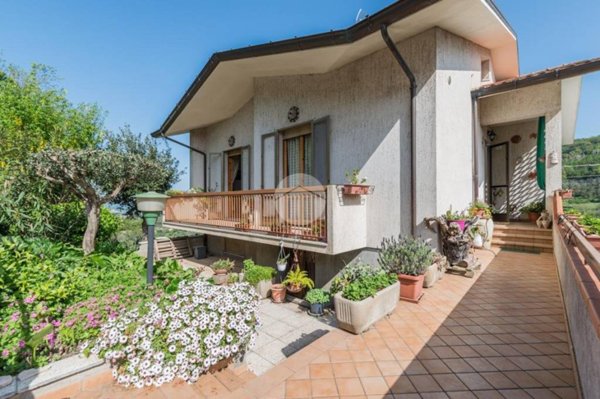casa indipendente in vendita a Mombaroccio