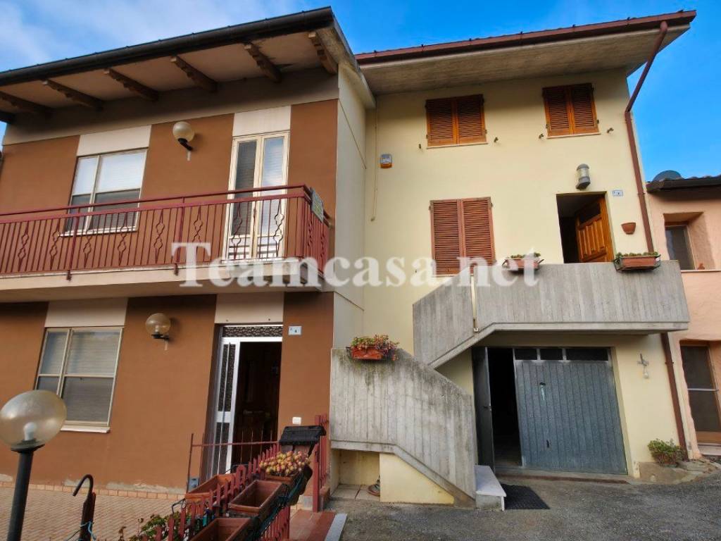 casa indipendente in vendita a Mombaroccio