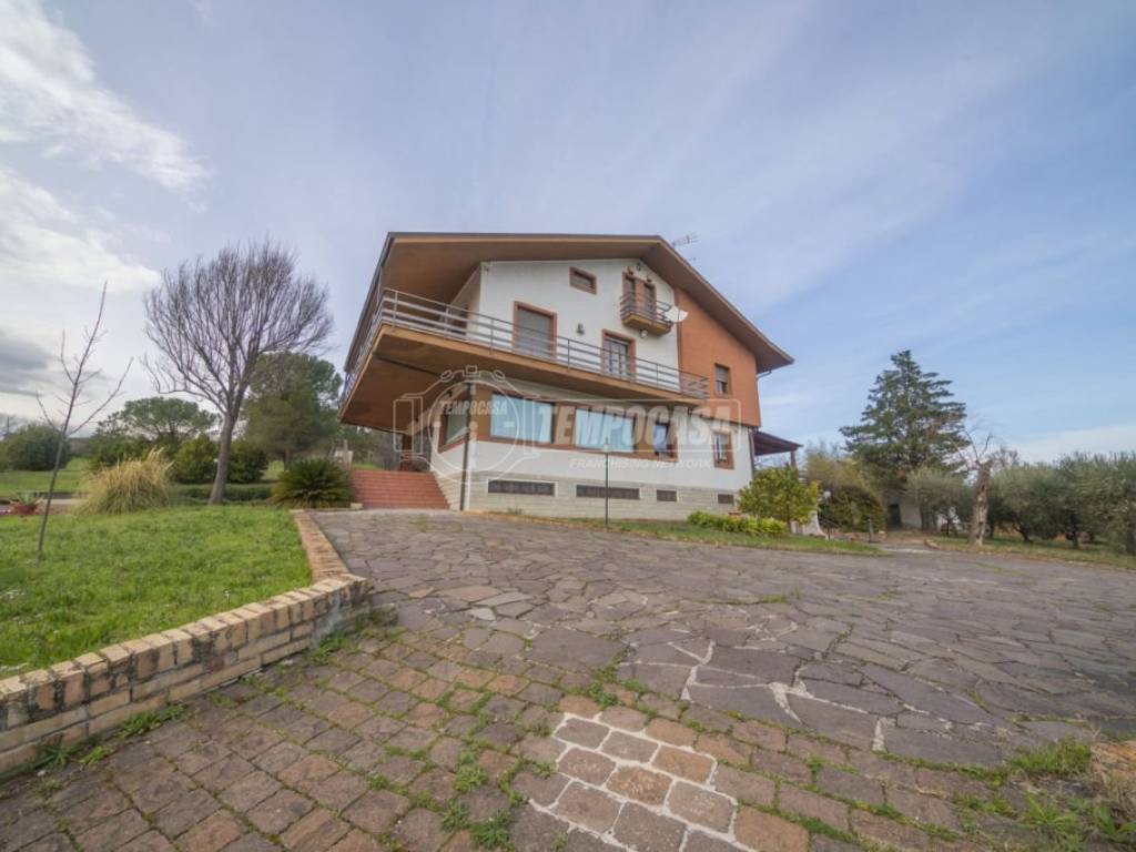 casa indipendente in vendita a Mondavio