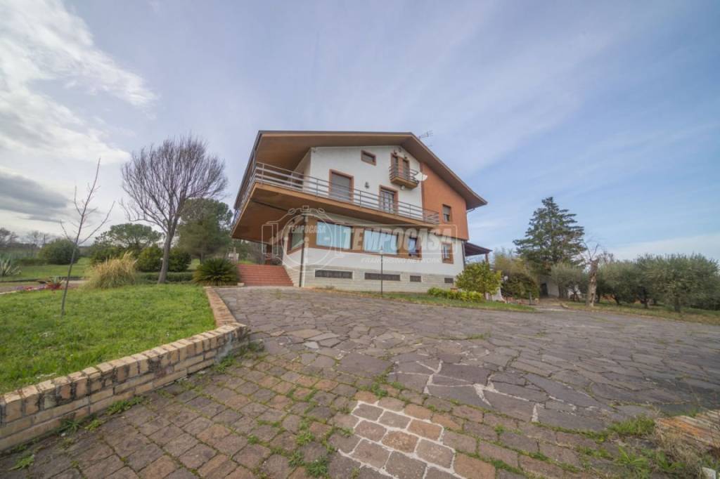 casa indipendente in vendita a Mondavio