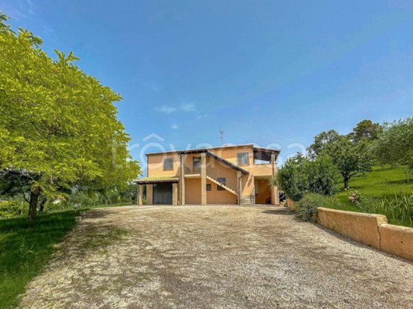 casa indipendente in vendita a Mondavio