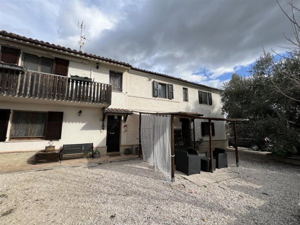 casa indipendente in vendita a Mondavio