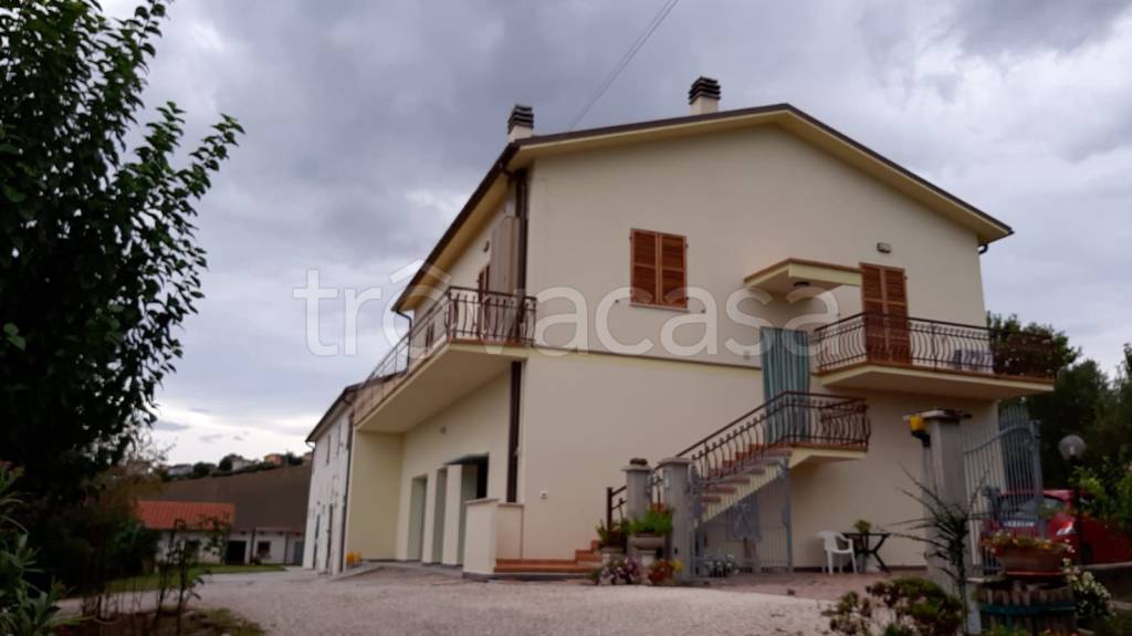 casa indipendente in vendita a Mondavio