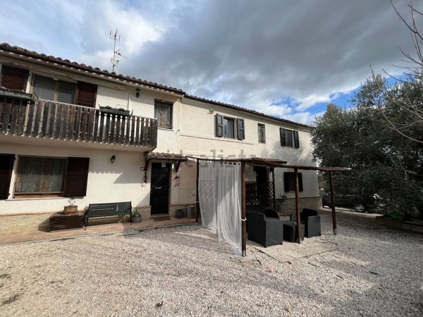 casa indipendente in vendita a Mondavio