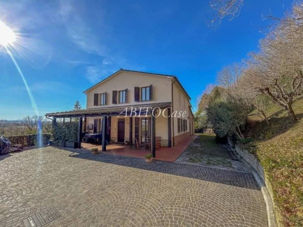 casa indipendente in vendita a Mondavio