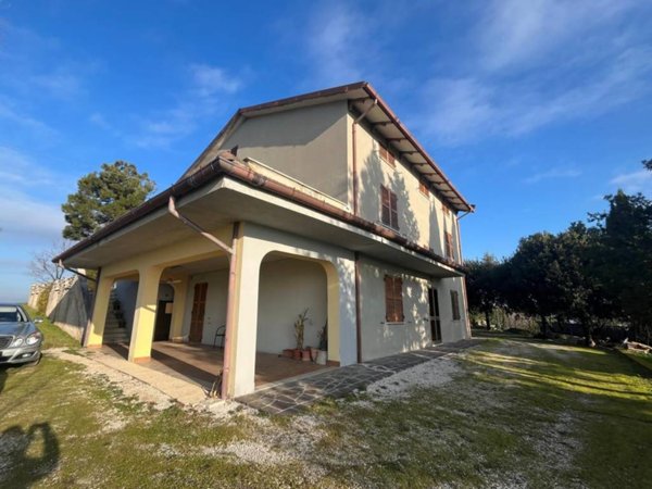 casa indipendente in vendita a Mondavio