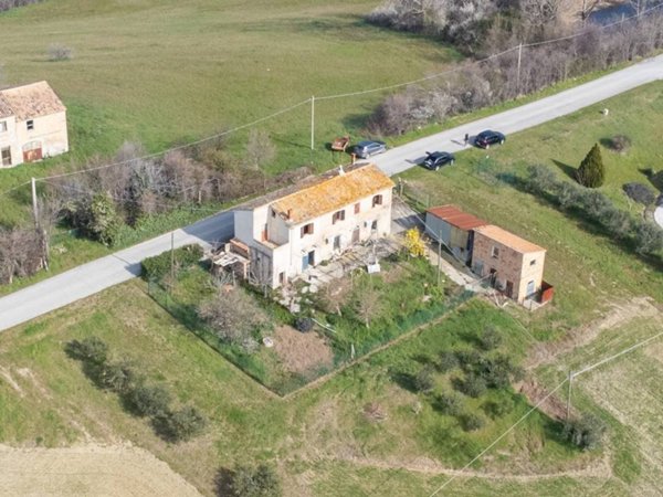 casa indipendente in vendita a Mondavio in zona Sant'Andrea di Suasa