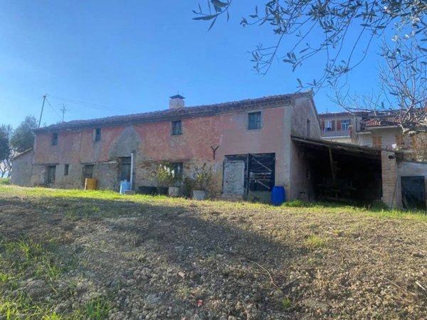 locale di sgombero in vendita a Mondavio