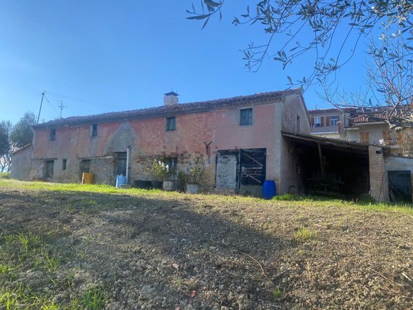 locale di sgombero in vendita a Mondavio