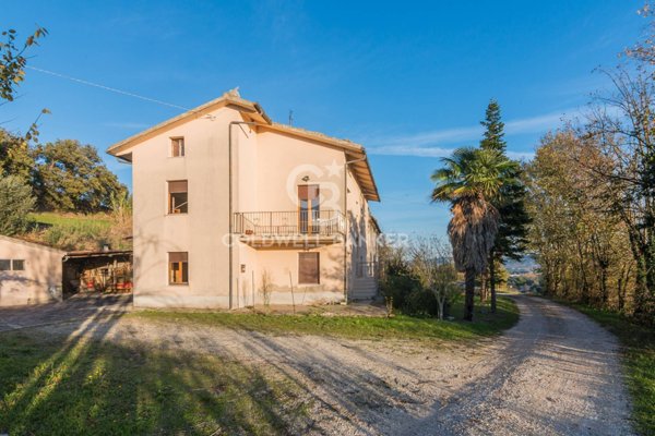 appartamento in vendita a Mondavio in zona San Michele al Fiume