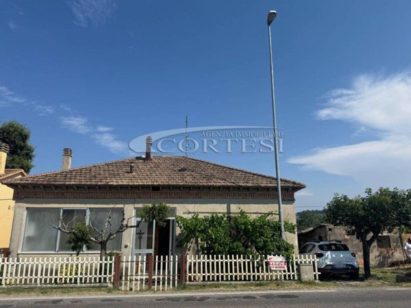 casa indipendente in vendita a Mondavio