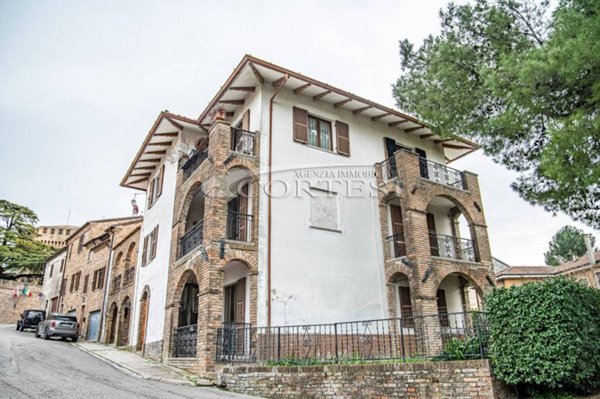 casa indipendente in vendita a Mondavio