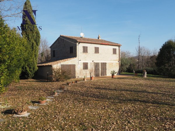 casa indipendente in vendita a Mondavio