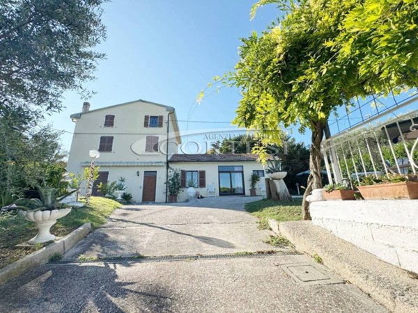 casa indipendente in vendita a Mondavio