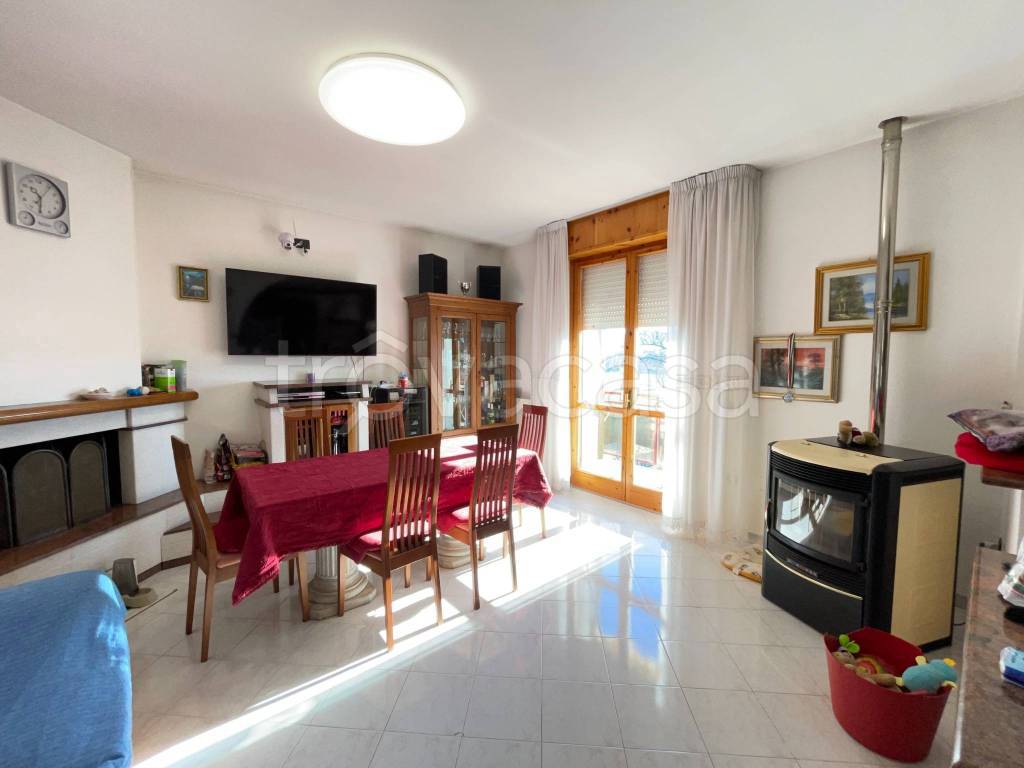 appartamento in vendita a Mondavio in zona San Michele al Fiume