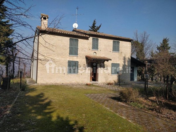 casale in vendita a Mondavio in zona Sant'Andrea di Suasa